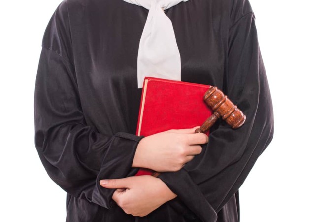 Image d'illustration de l'article : Comment trouver le bon service pour l’entretien de sa robe d’avocat ?