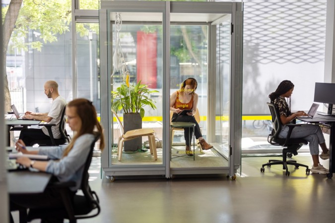Image d'illustration de l'article : Pourquoi choisir un espace de coworking au lieu d'acheter des locaux ?